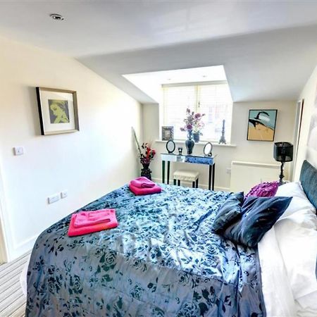 Hotties House - Two-Bed Cottage, Dog-Friendly & Off-Street Parking - Scarborough Luaran gambar