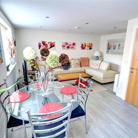 Hotties House - Two-Bed Cottage, Dog-Friendly & Off-Street Parking - Scarborough Luaran gambar