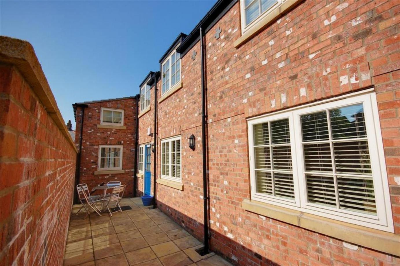 Hotties House - Two-Bed Cottage, Dog-Friendly & Off-Street Parking - Scarborough Luaran gambar