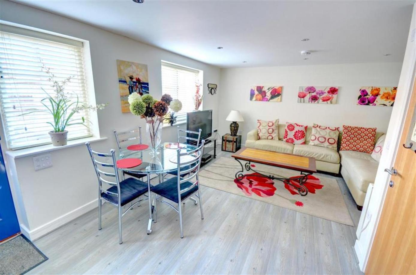 Hotties House - Two-Bed Cottage, Dog-Friendly & Off-Street Parking - Scarborough Luaran gambar
