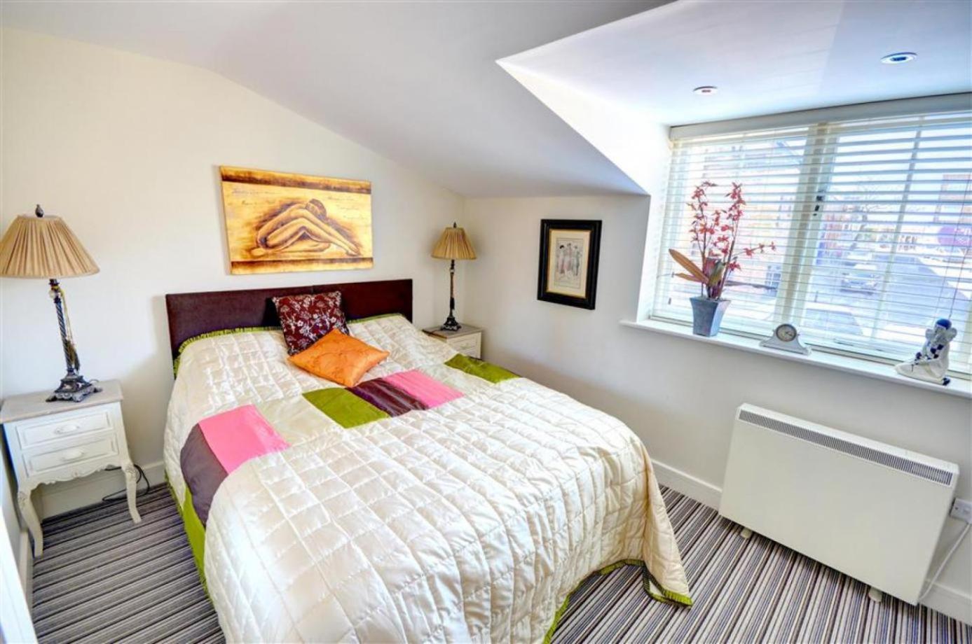 Hotties House - Two-Bed Cottage, Dog-Friendly & Off-Street Parking - Scarborough Luaran gambar